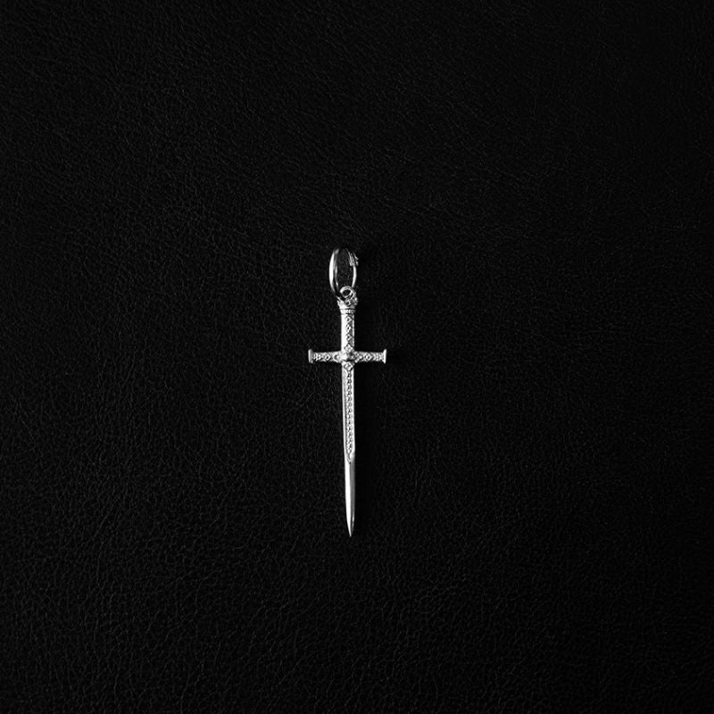 Sacred Sword | Boucle d'oreille créole à breloque solo