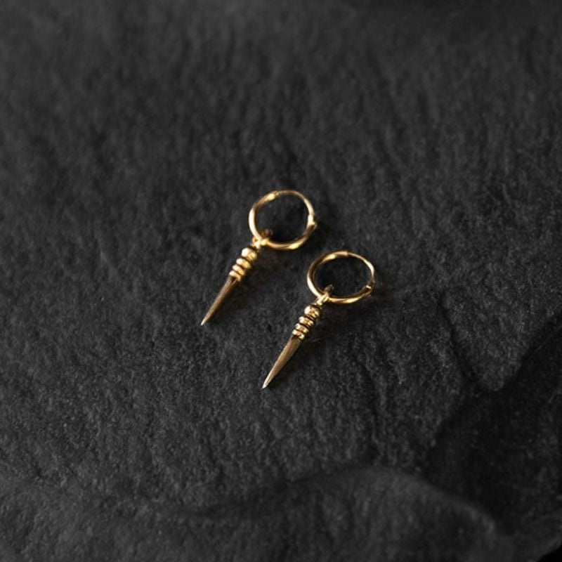Tiny Phurba | Boucles d'oreilles créoles à breloques - Or - NOIR KĀLA
