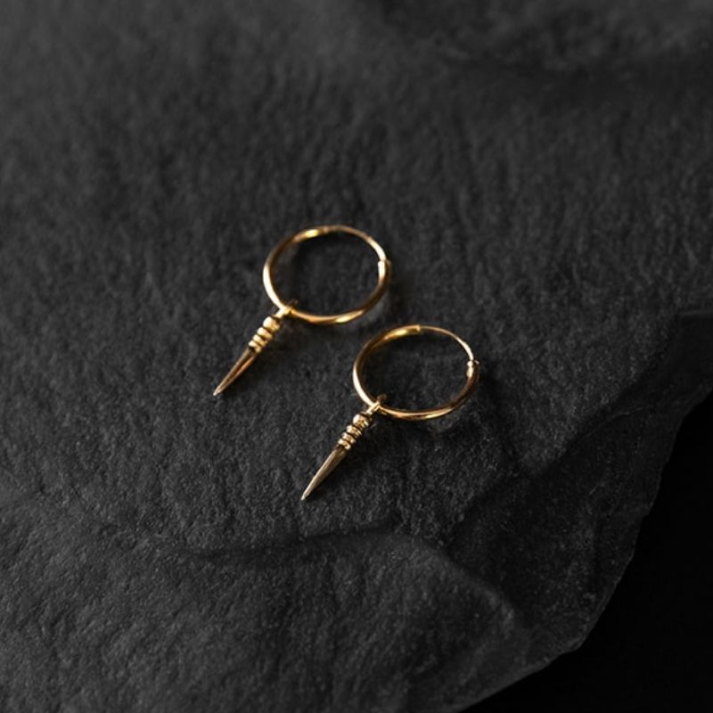 Tiny Phurba | Boucles d'oreilles créoles à breloques - Or - NOIR KĀLA