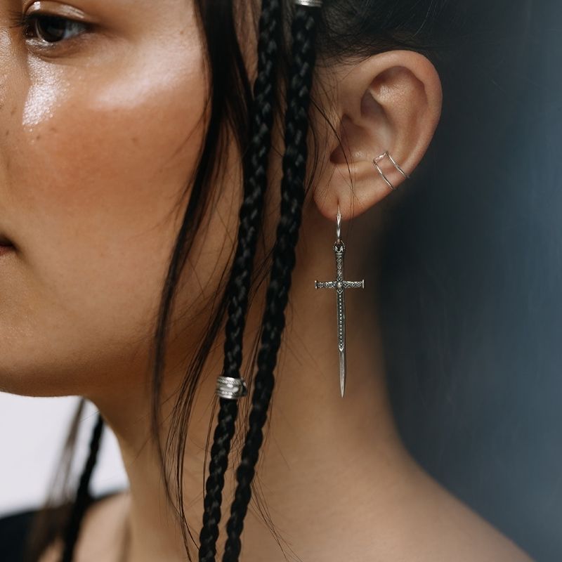 Sacred Sword | Boucle d'oreille créole à breloque solo