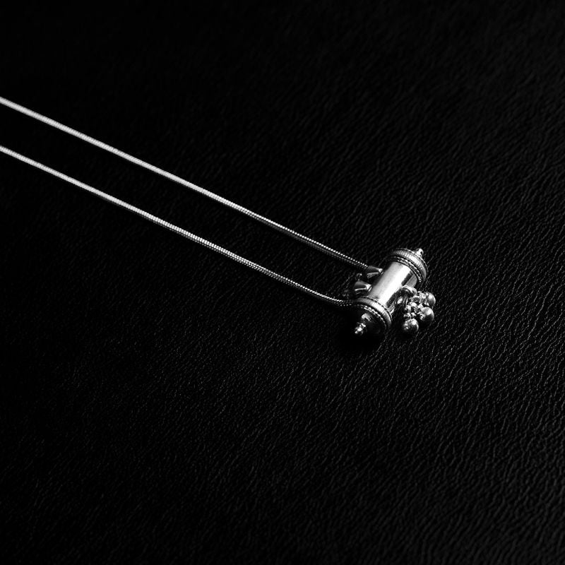 Wind Womxn Amulet | Pendant Necklace – 925 Silver - NOIR KĀLA