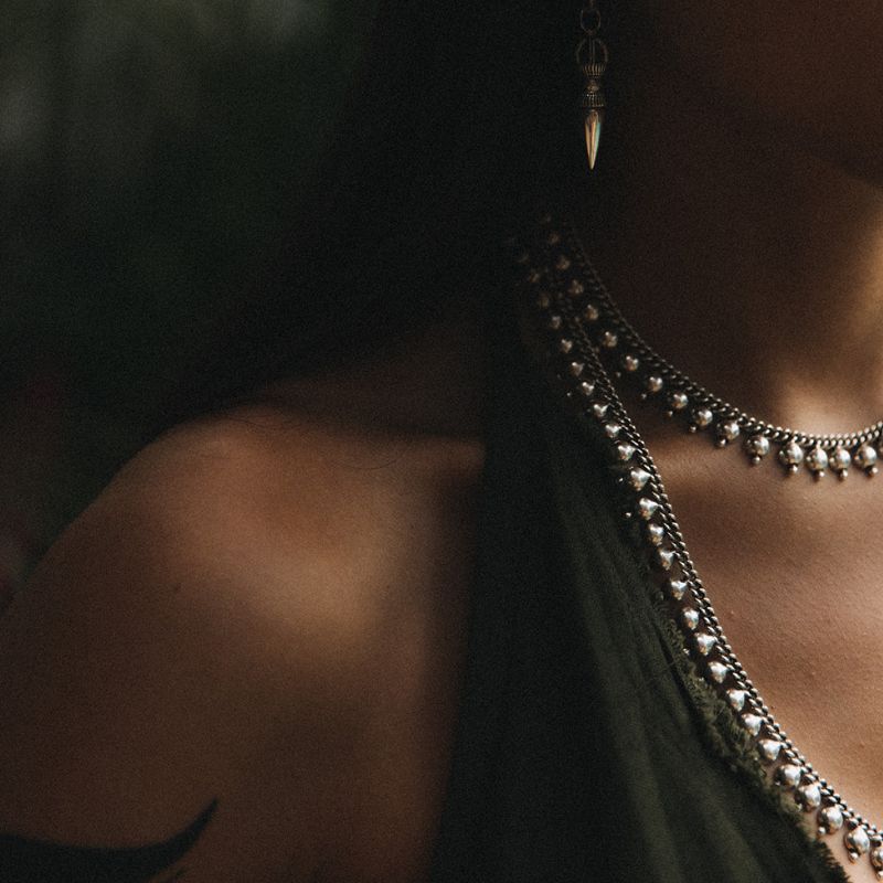 Devī I | Collier tour de cou  - NOIR KĀLA