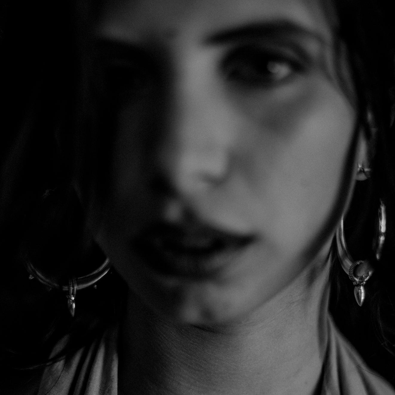 Pushkar | Boucles d'oreilles créoles - NOIR KĀLA