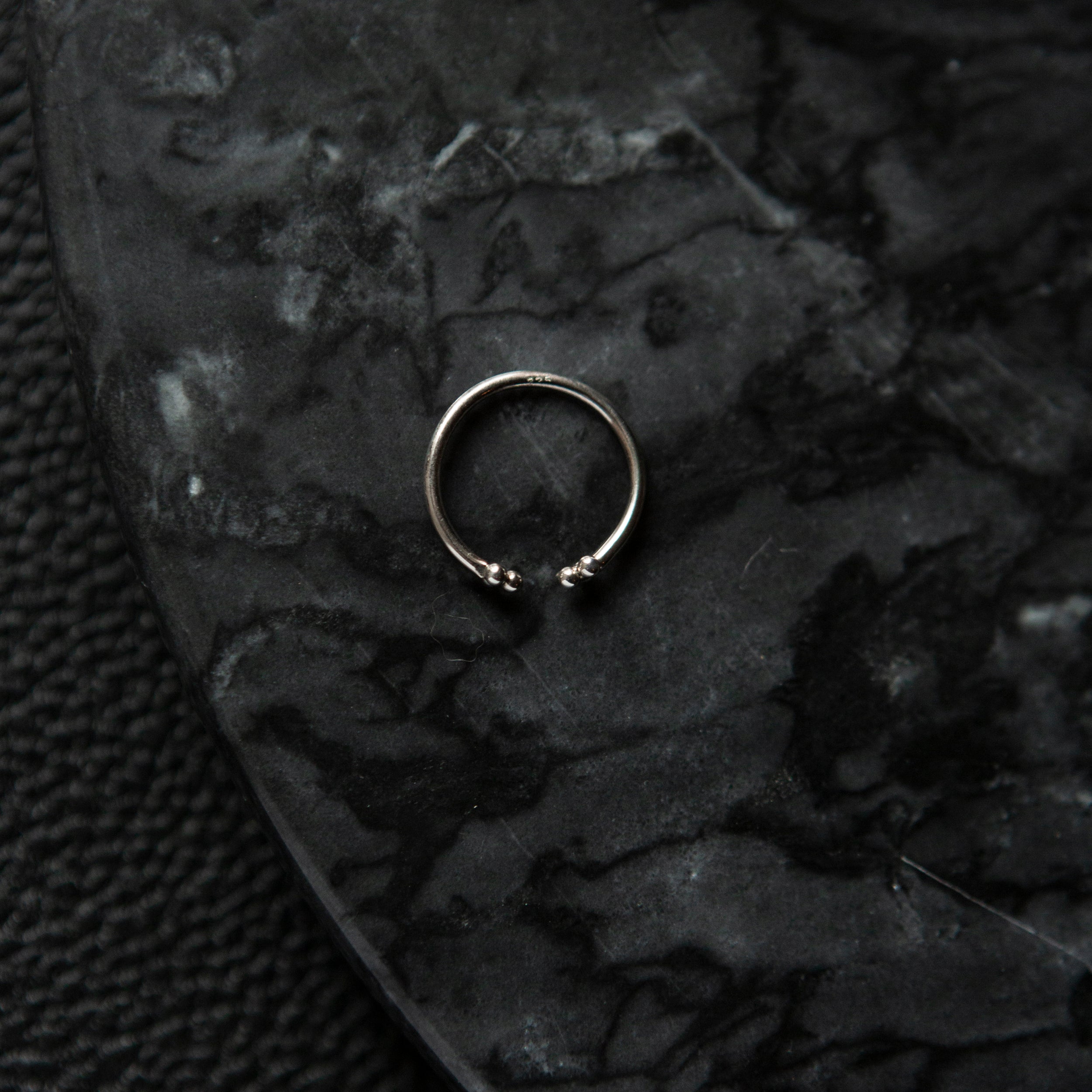 Trinity | Bague - NOIR KĀLA