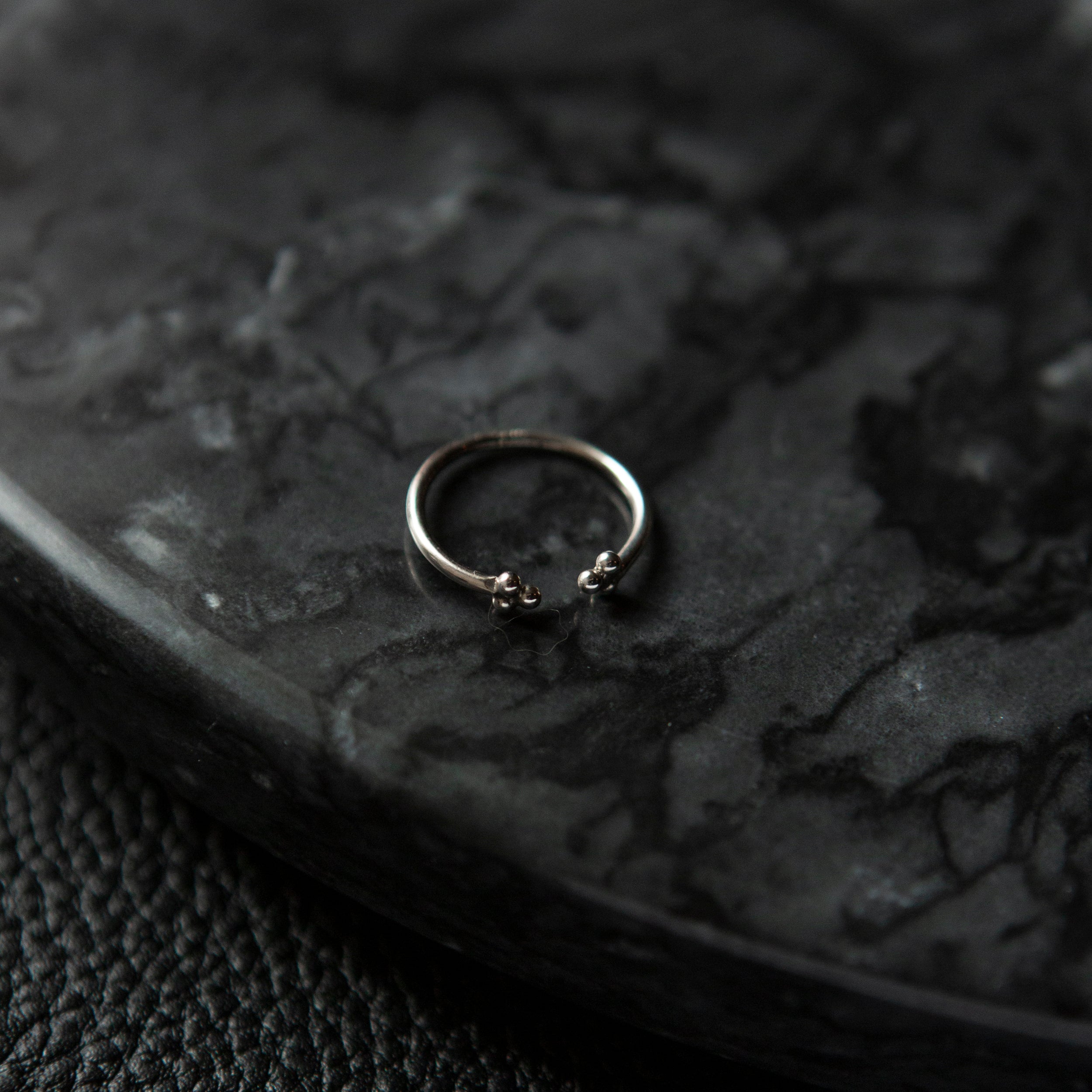 Trinity | Bague - NOIR KĀLA