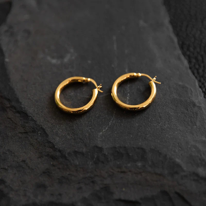 22K gold vermeil hoop earrings with 25 mm diameter and 4 mm width, showing medium-hoop scale and bold structural presence