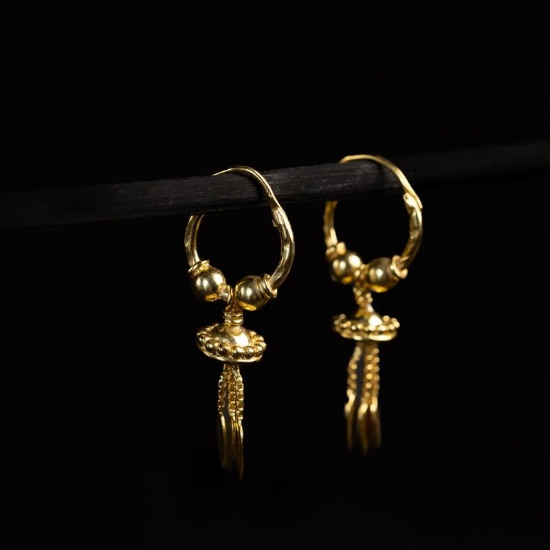 Ancient Future | Boucles d&#39;oreilles créoles - Or - NOIR KĀLA