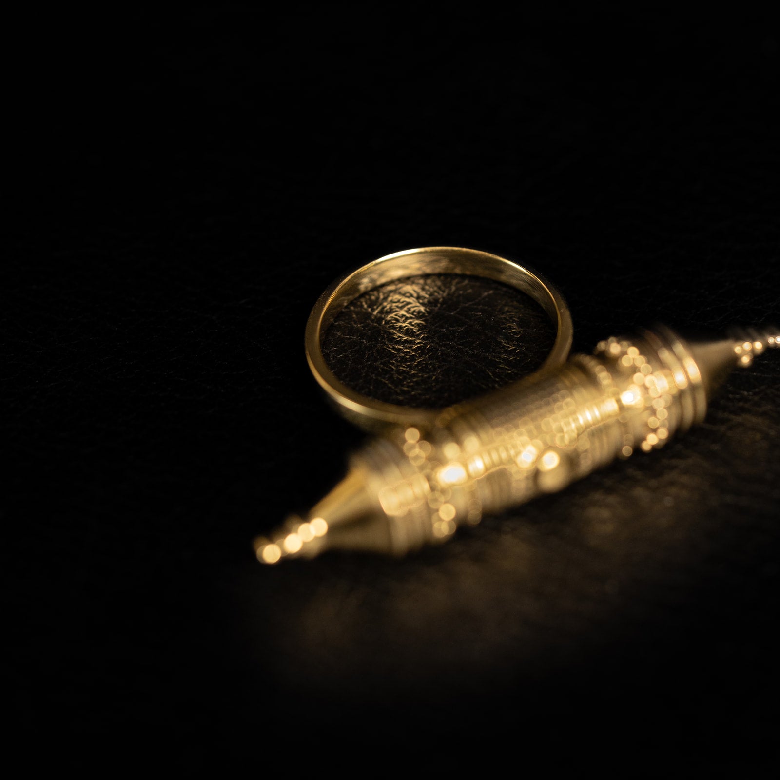 Vessel Amulet  | Bague - Laiton - NOIR KĀLA