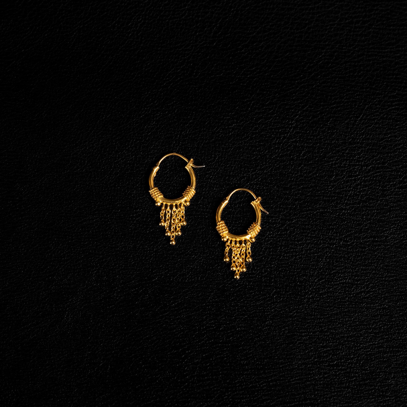 Charm | Boucles d'oreilles créoles -  Or - NOIR KĀLA