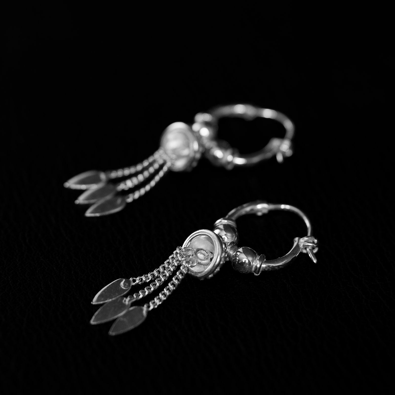 Ancient Future | Boucles d'oreilles créoles - NOIR KĀLA