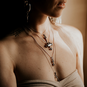 Wind Womxn Amulet | Collier Pendentif